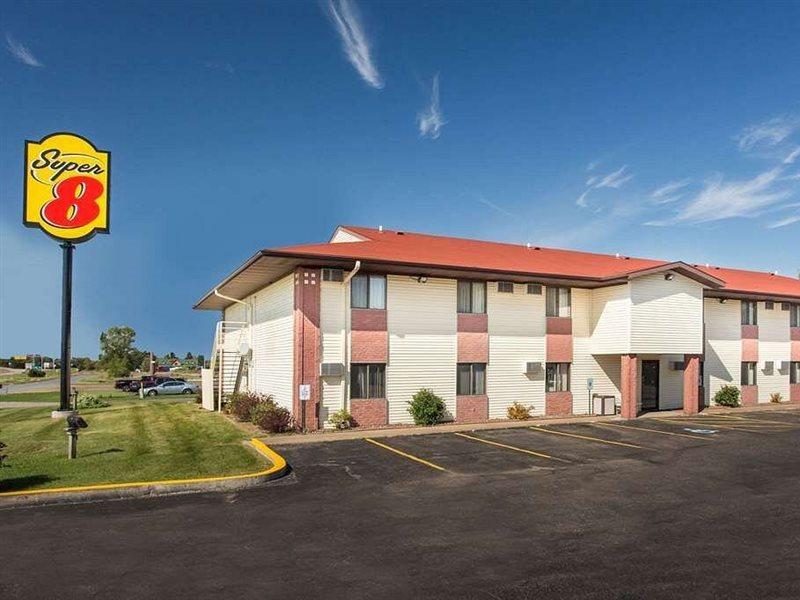 Motel Super 8 By Wyndham I-94 2*