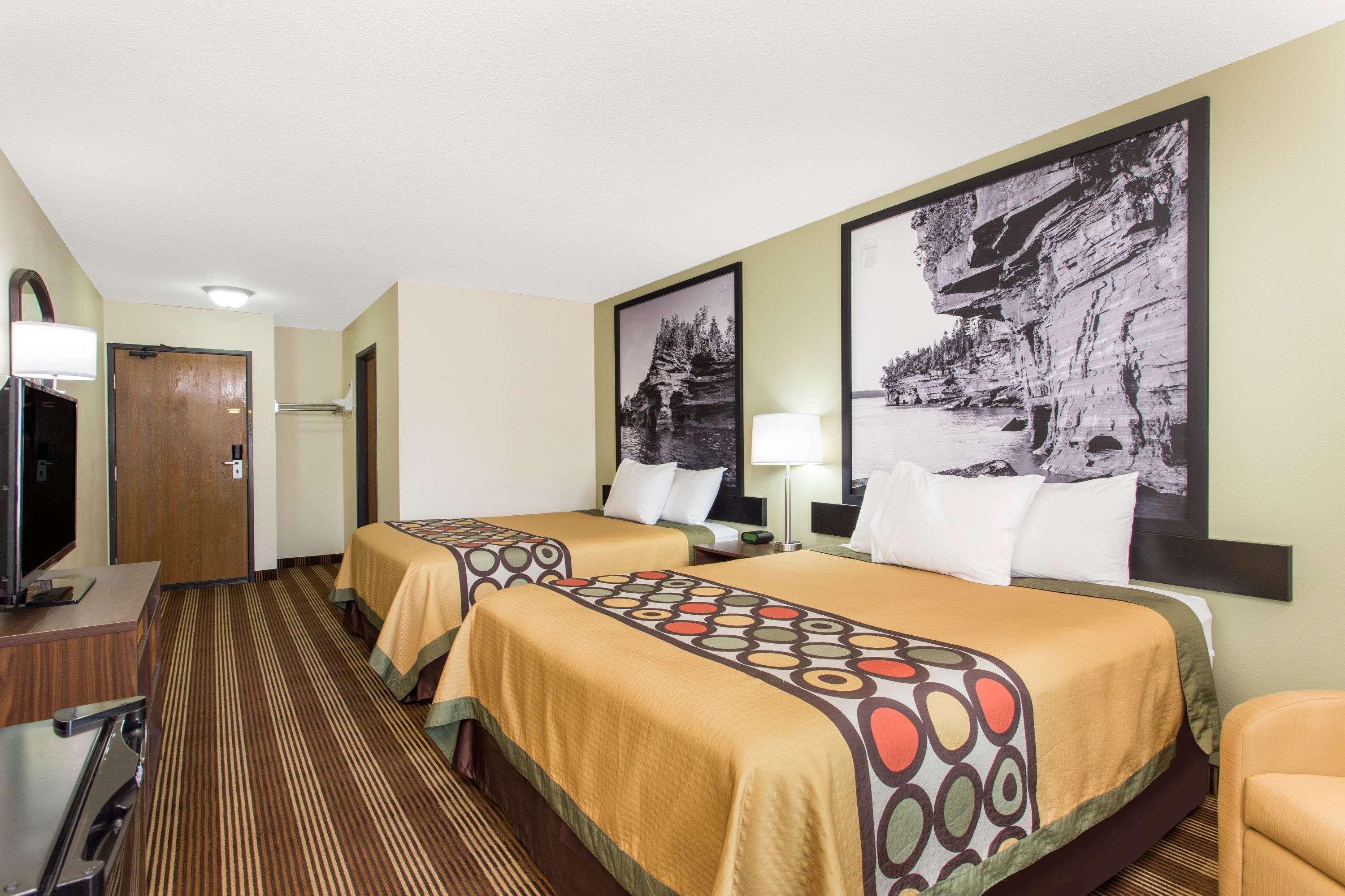 Super 8 By Wyndham I-94 Motel 2*