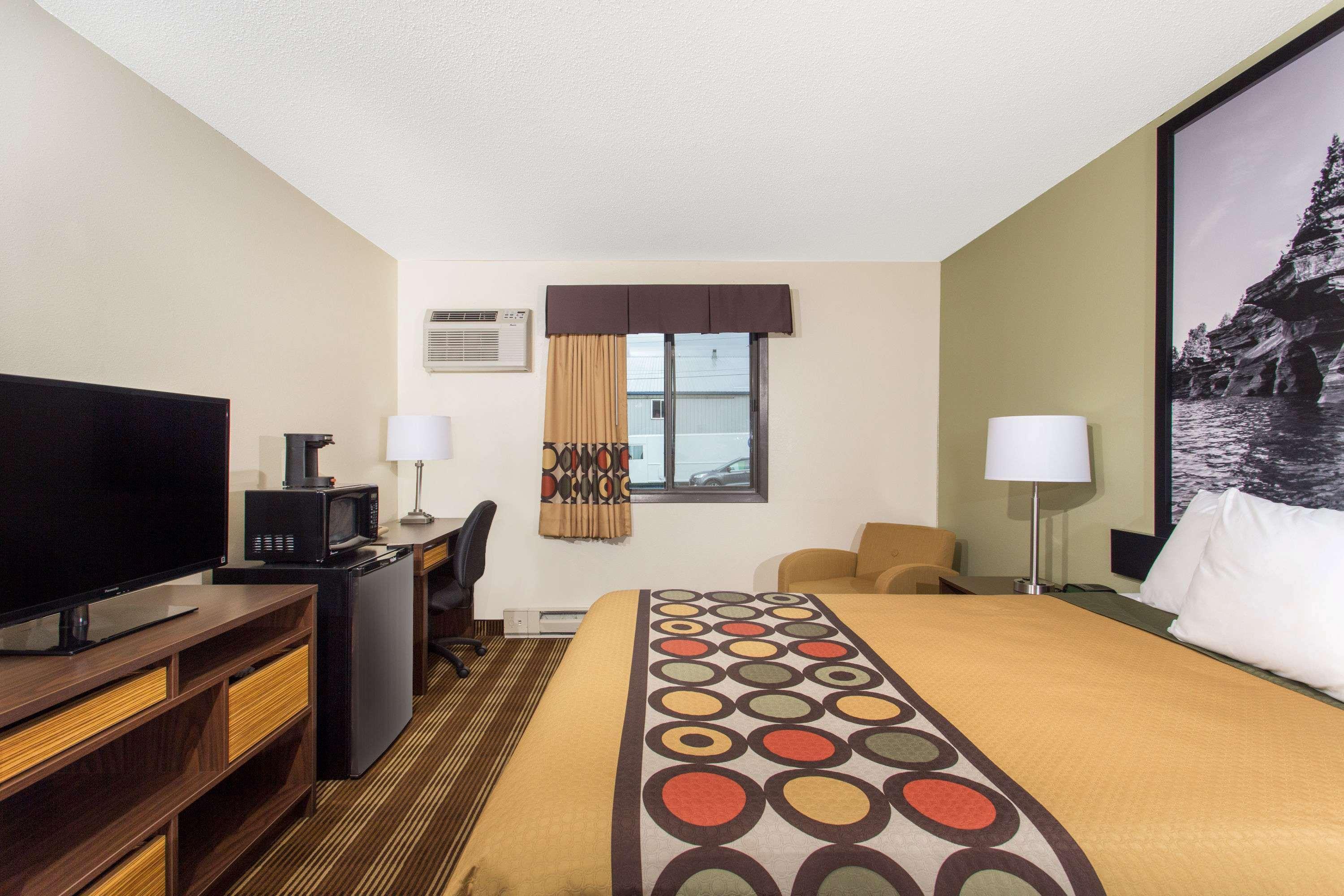 Super 8 By Wyndham I-94 Eau Claire