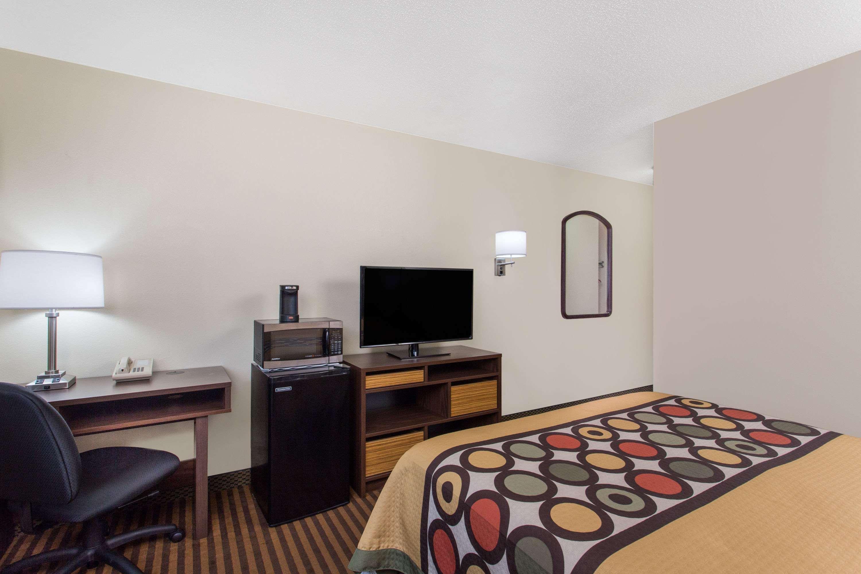 Super 8 By Wyndham I-94 Eau Claire