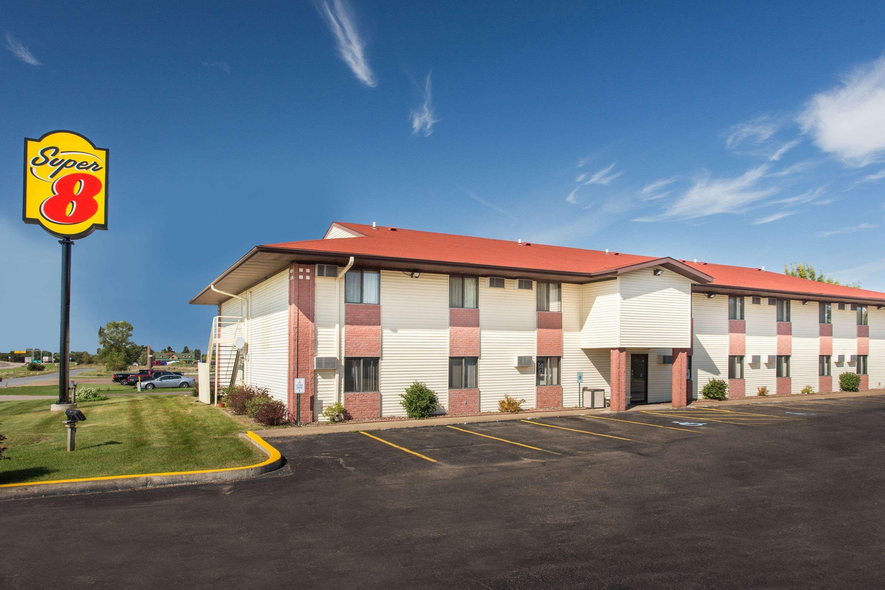 Super 8 By Wyndham I-94 Motel