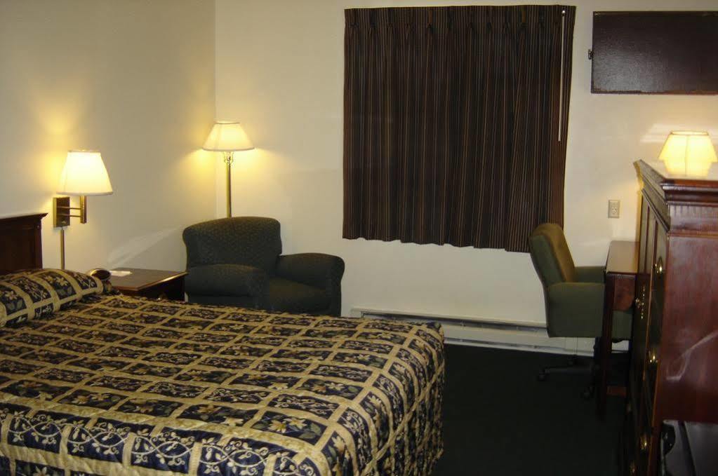 Super 8 By Wyndham I-94 2*